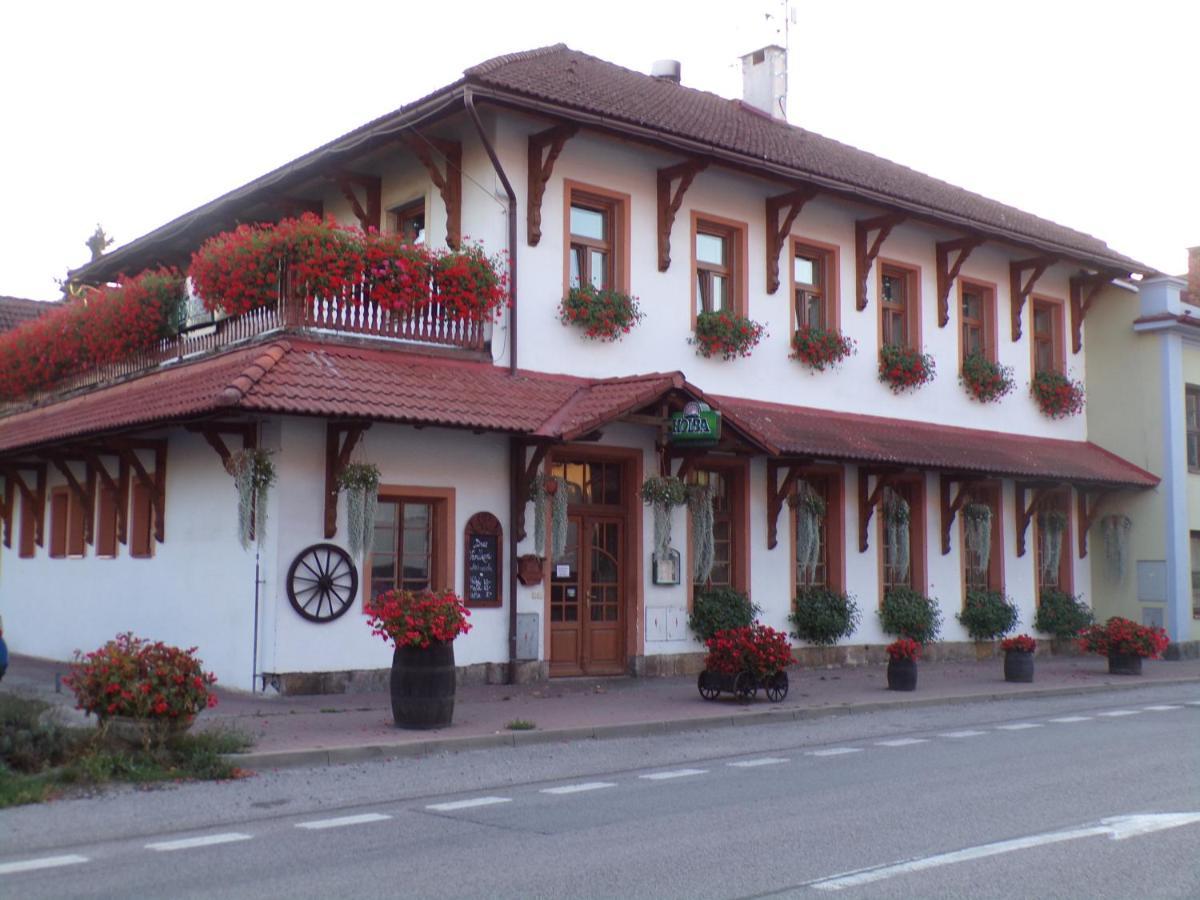 Penzion Restaurace U Helferu Libuň エクステリア 写真
