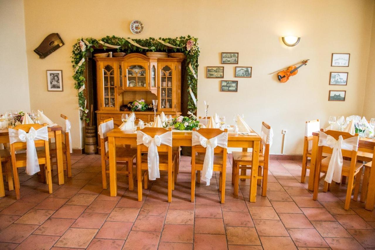 Penzion Restaurace U Helferu Libuň エクステリア 写真